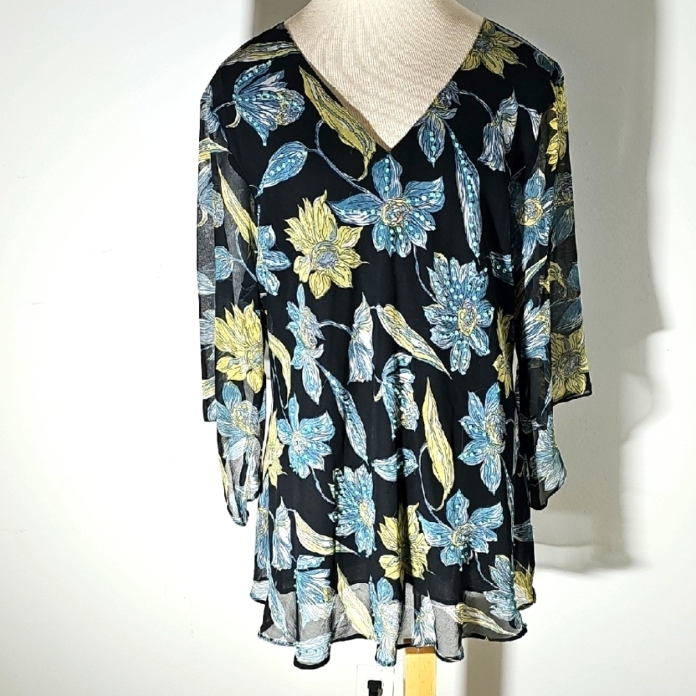 Signature Womens 3X Floral‎ V-Neck Women's Top - Black and Blue Flowie
